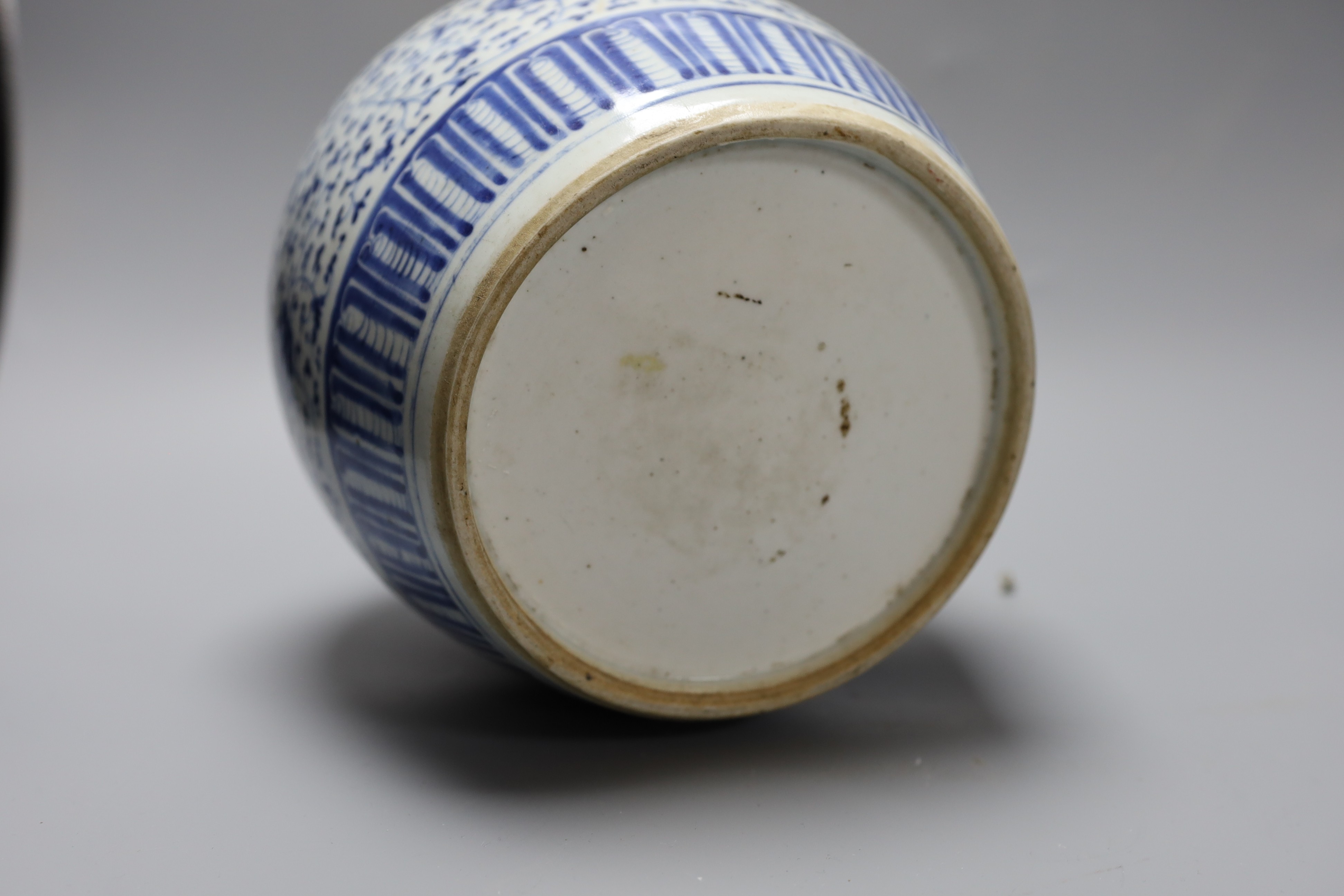 An 18th-century Chinese blue and white ovoid jar, 23 cm high